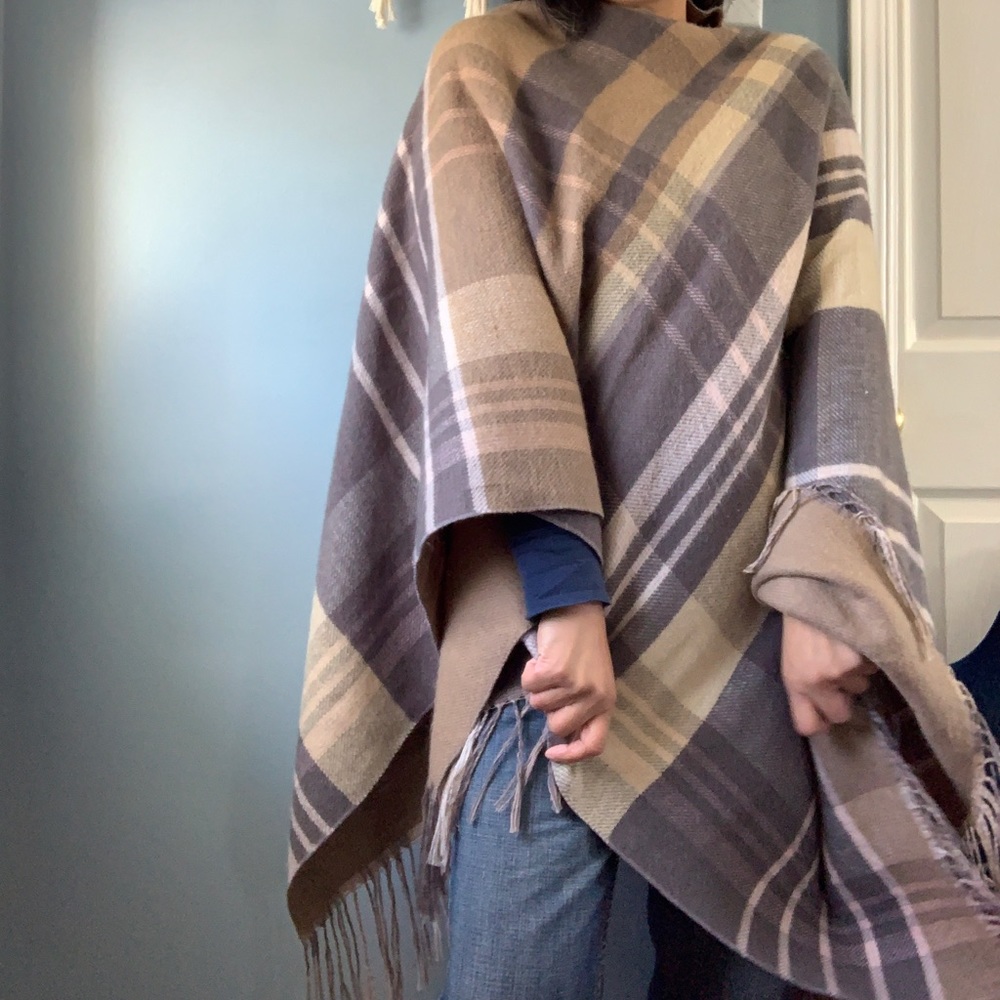 🟥SOLD🟥 💰3 for $30💰 Plaid Poncho Wrap
